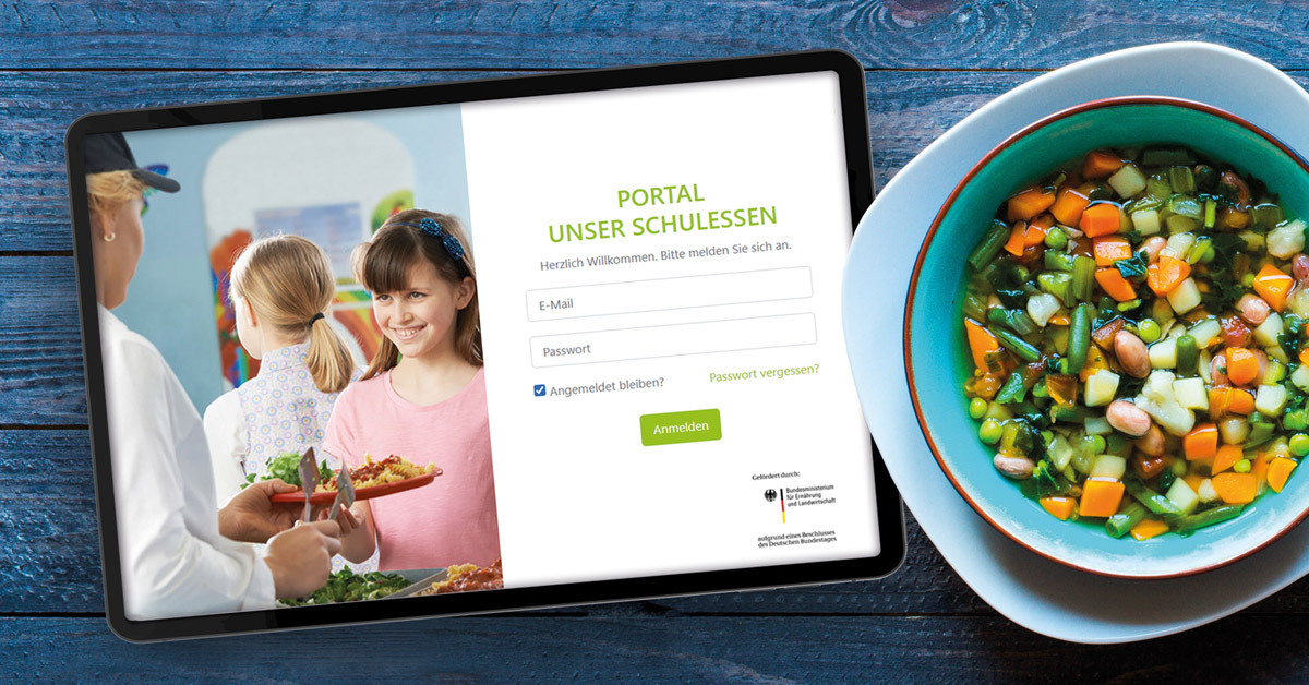 Tablet und Schale mit Gemüse Tablet und Schale mit Gemüse